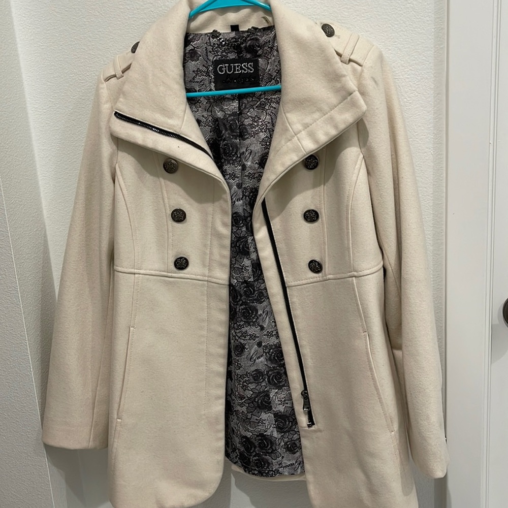 White/cream coat from Guess. Size medium. Excellent condition.